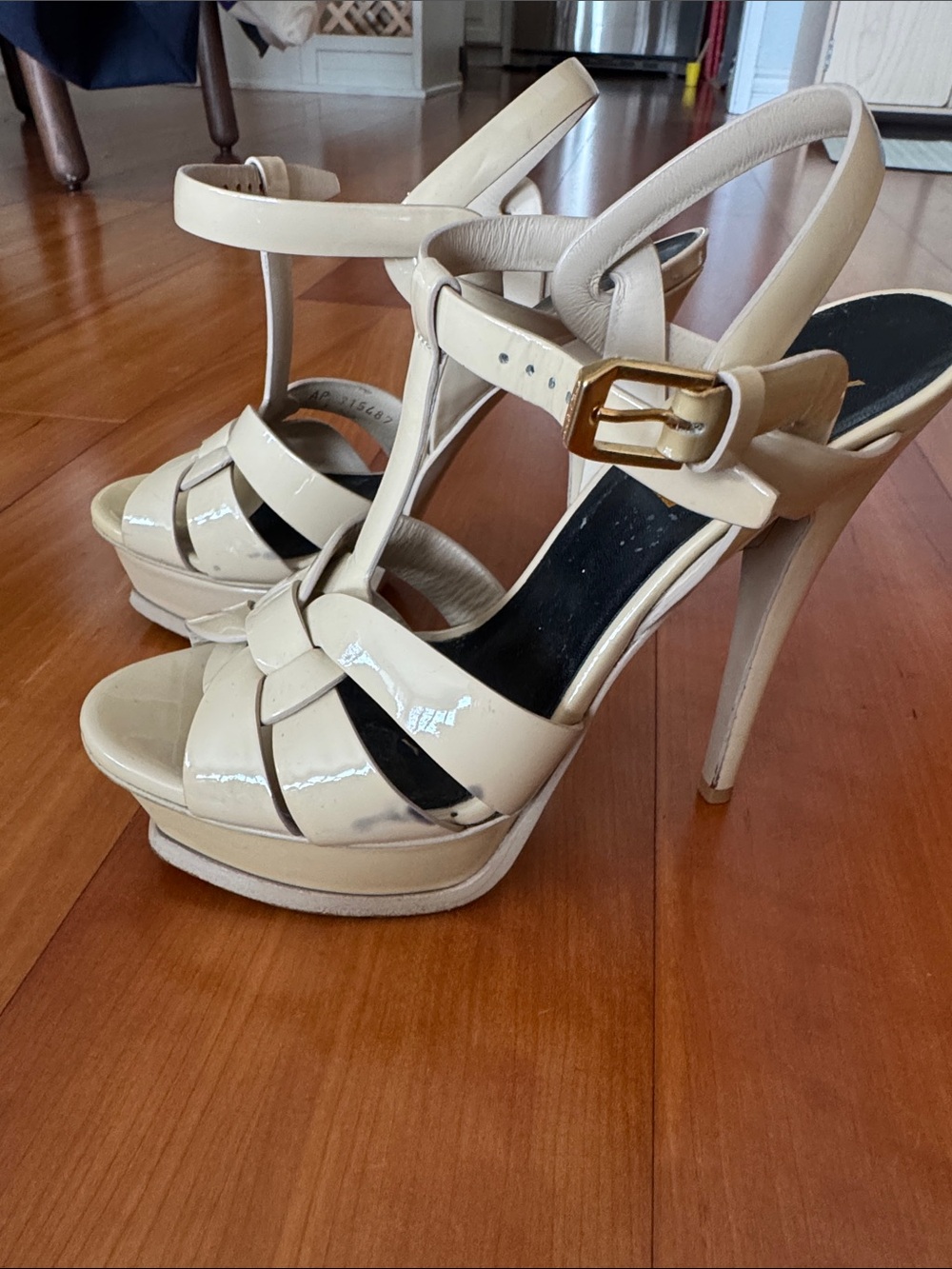 Saint Laurent Cream Patent Knotted Slingback Heels - Picture 2 of 7